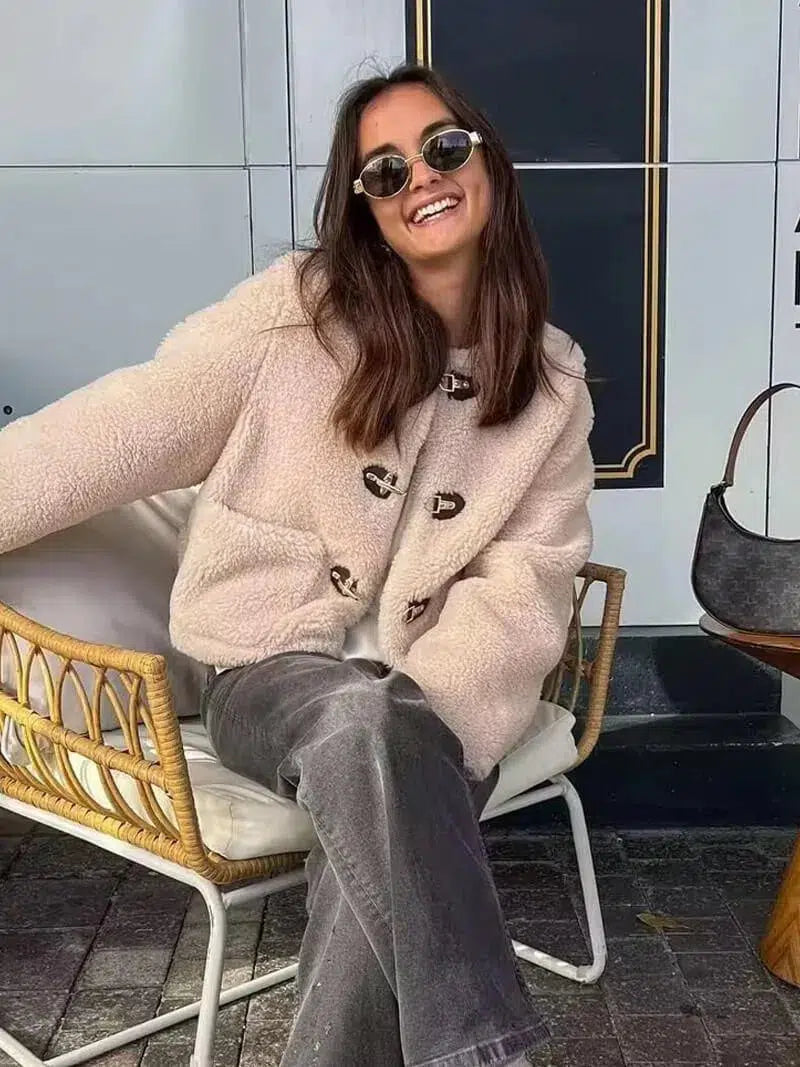 Aurora | Kuschelige Teddy-Jacke mit Knebelverschluss