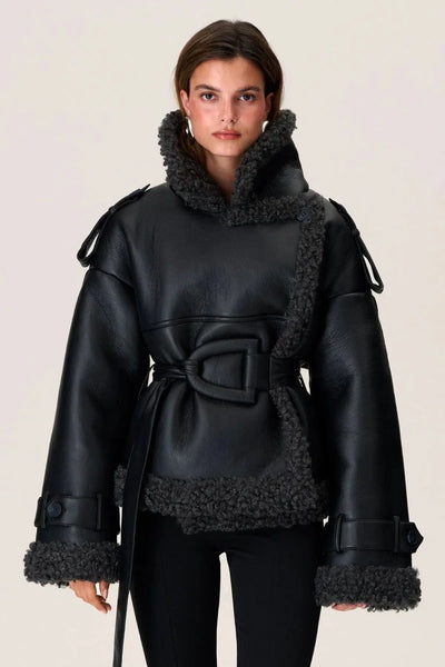 Corinne | Gefütterte Kunstlederjacke mit Taillengürtel