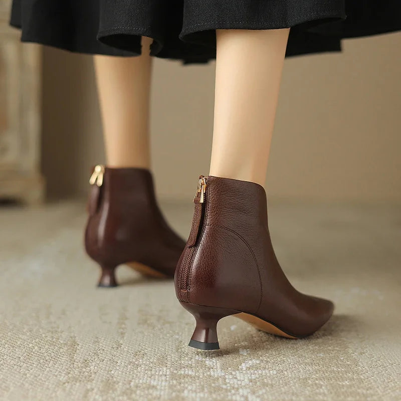 Nova | Elegante Leder-Stiefeletten mit V-Ausschnitt