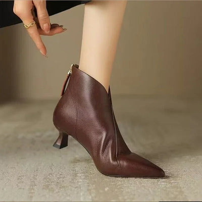 Nova | Elegante Leder-Stiefeletten mit V-Ausschnitt
