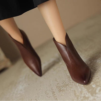 Nova | Elegante Leder-Stiefeletten mit V-Ausschnitt