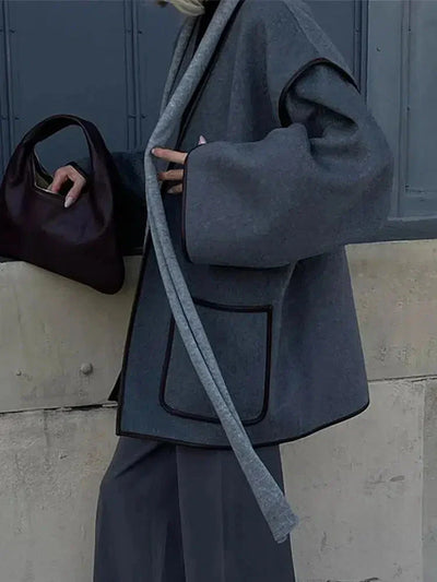 Ysolde | Eleganter Cape-Mantel mit Bindegürtel